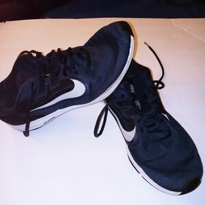 Nike tennis size 9 great condition.no holes no damage